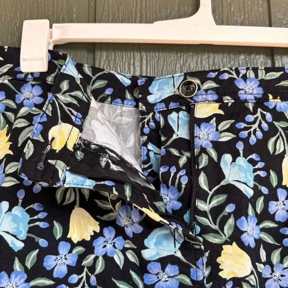 Karen Scott Woman Skort 18W Floral Print Black Blue Yellow Cotton Blend - Picture 7 of 7